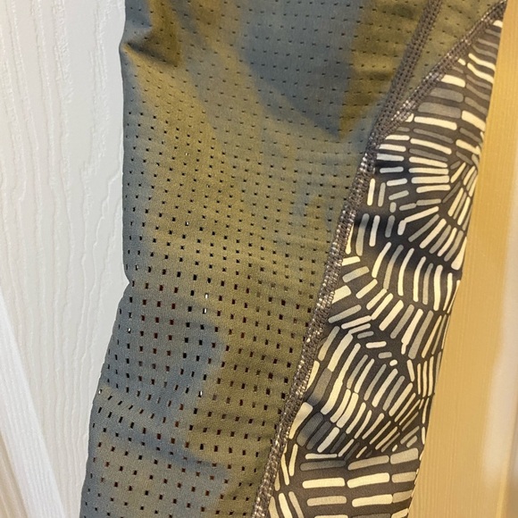 Nike Pro DRI-FIT Crop Leggings in Black and Gray - Picture 5 of 6